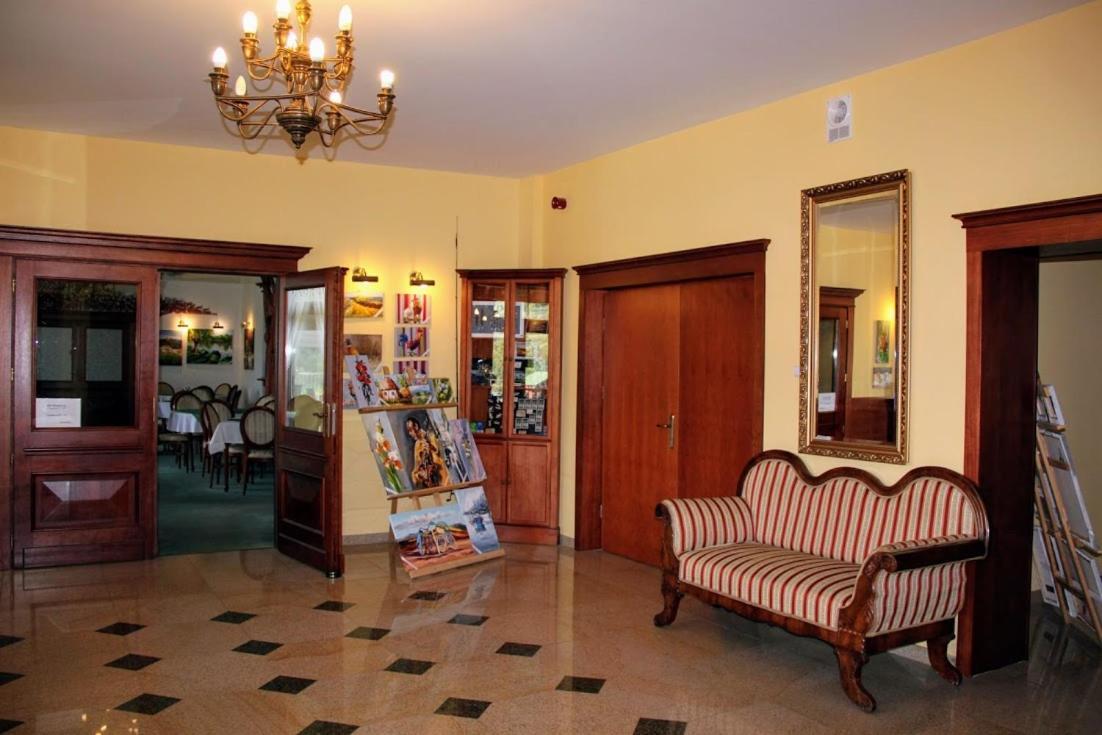 Hotel Salamandra Hoczew Exterior photo